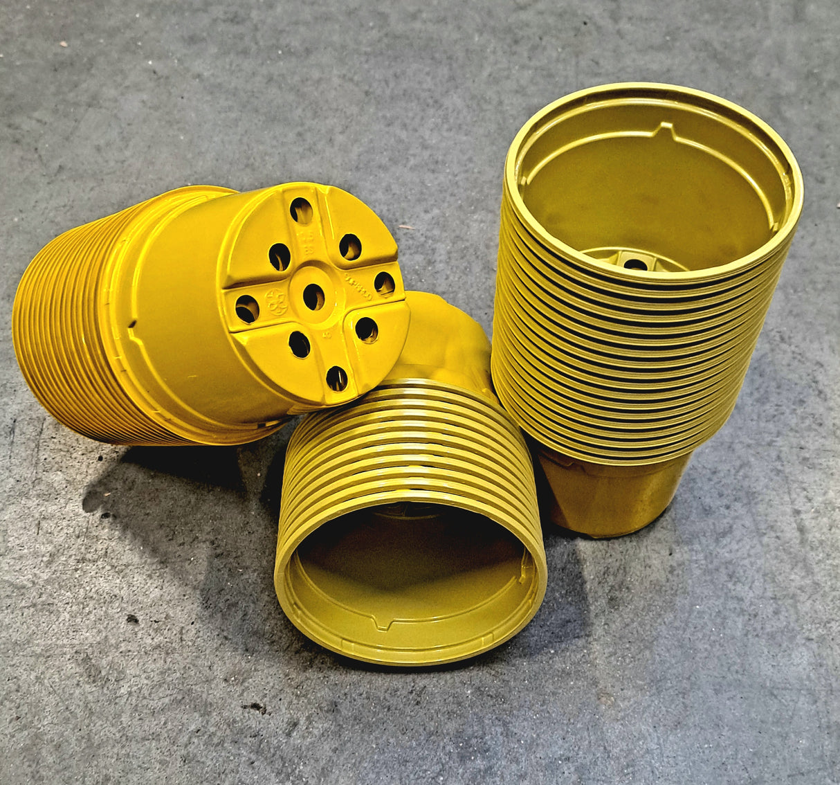 Cache-pots ronds 10,5 cm pour potager en plastique JAUNE (choisir la quantité)