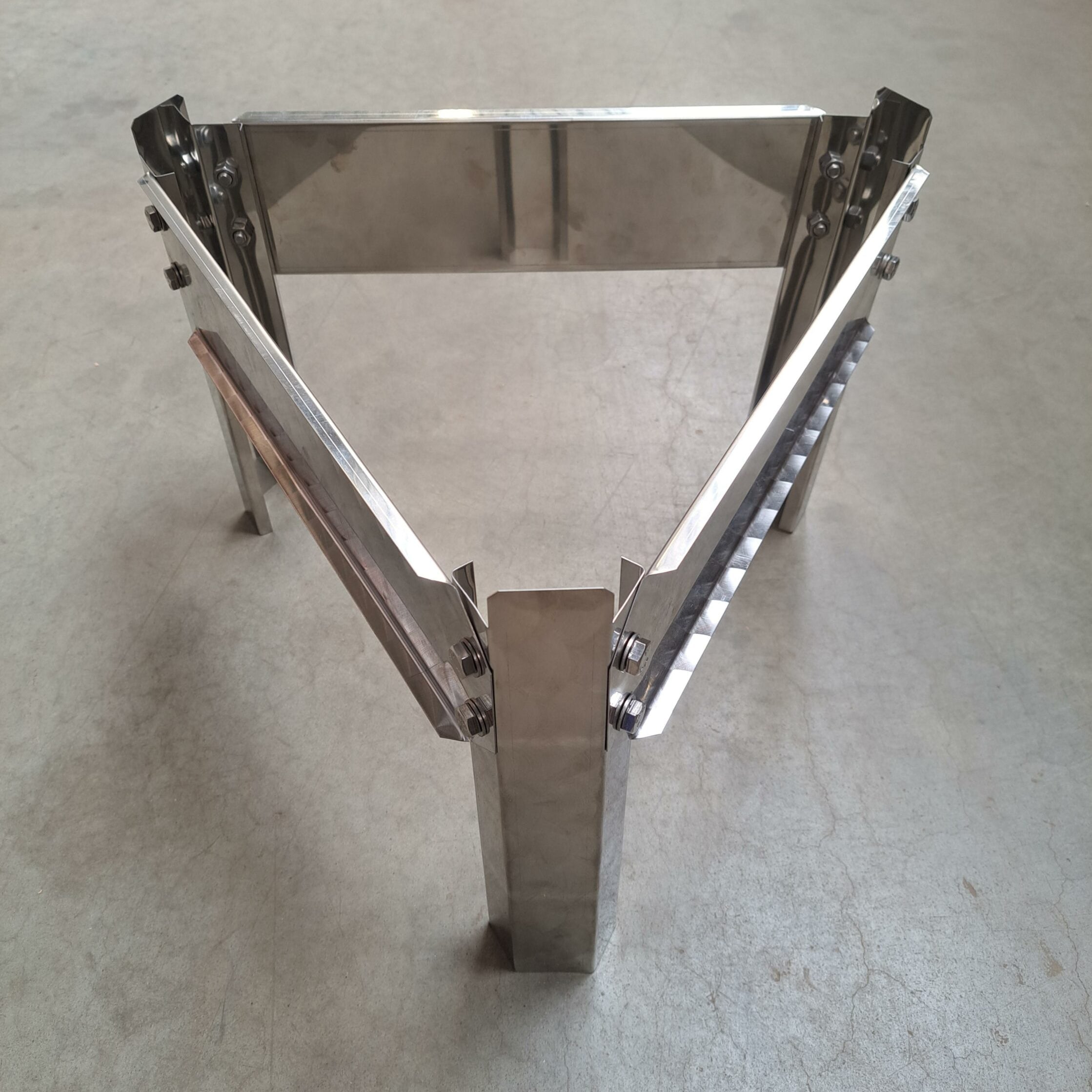 Base with legs Zottel in stainless steel for wine tanks 50-100 liters without legs