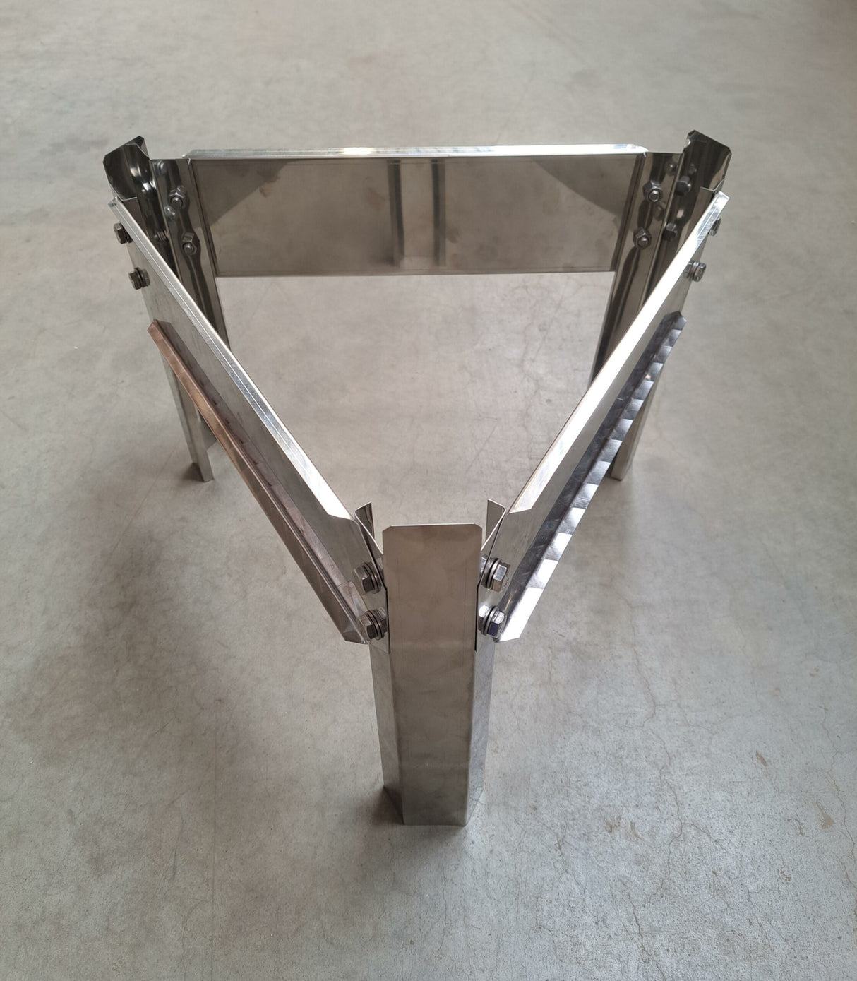 Base with legs Zottel in stainless steel for wine tanks 50-100 liters without legs