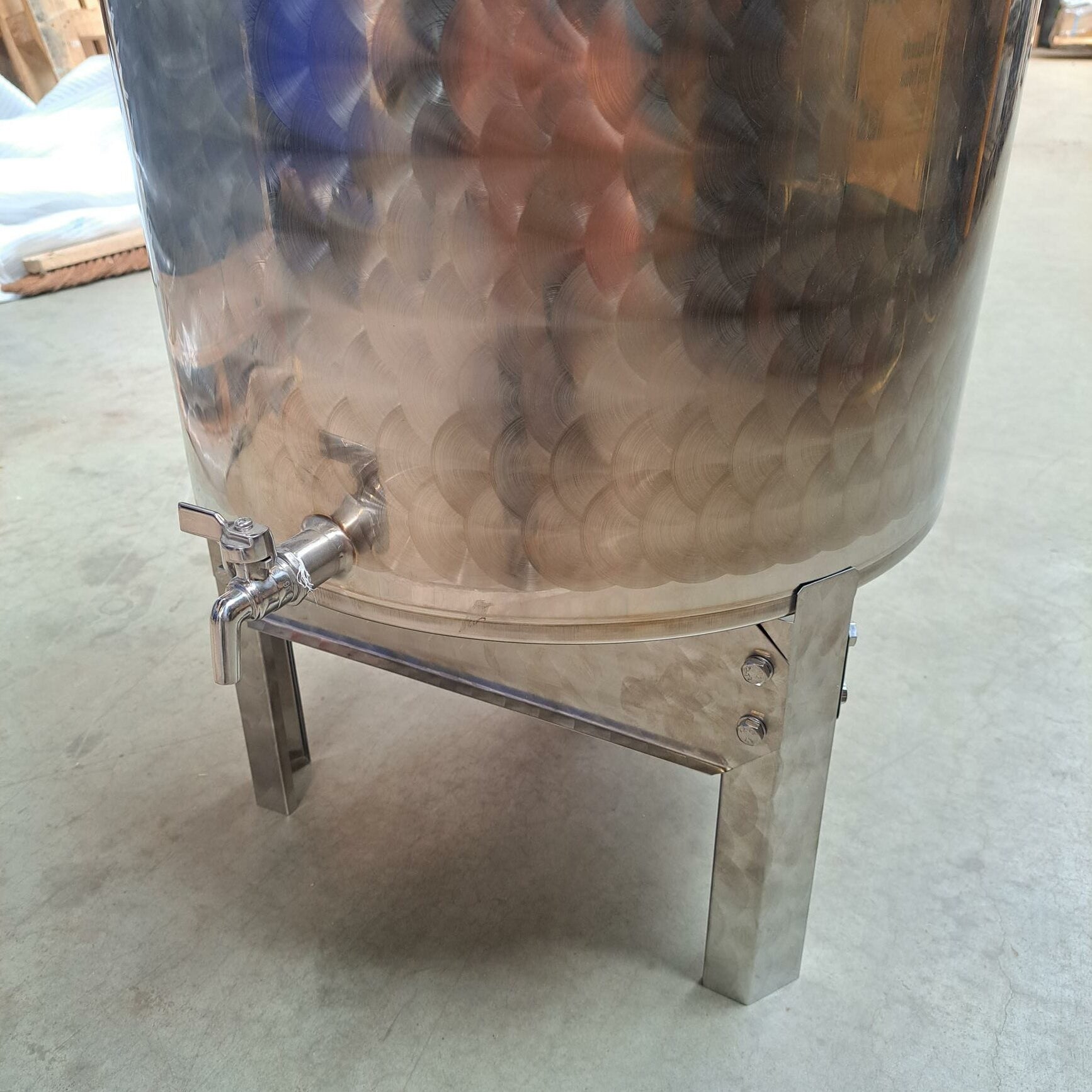 Base with legs Zottel in stainless steel for wine tanks 50-100 liters without legs