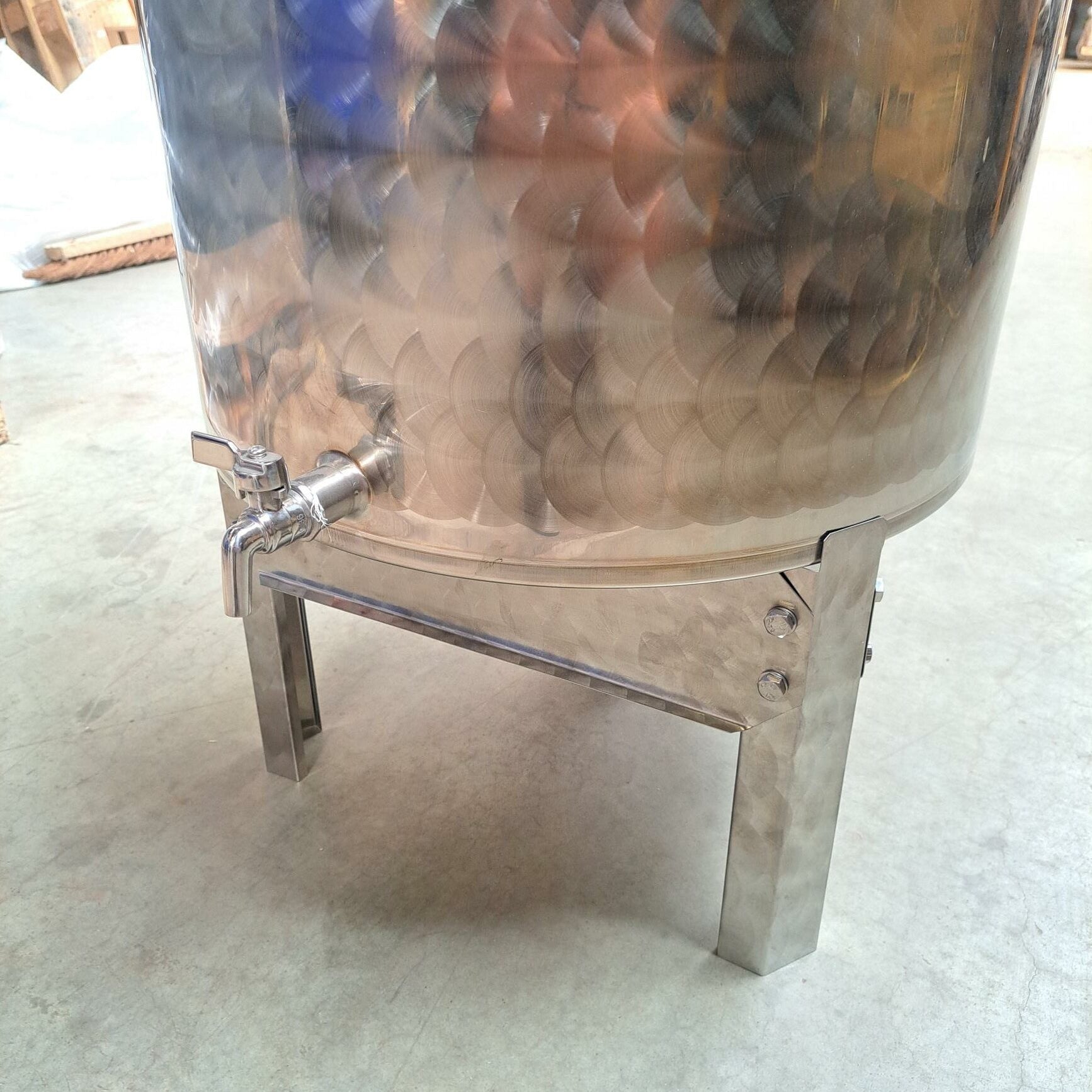 Base with legs Zottel in stainless steel for wine tanks 50-100 liters without legs