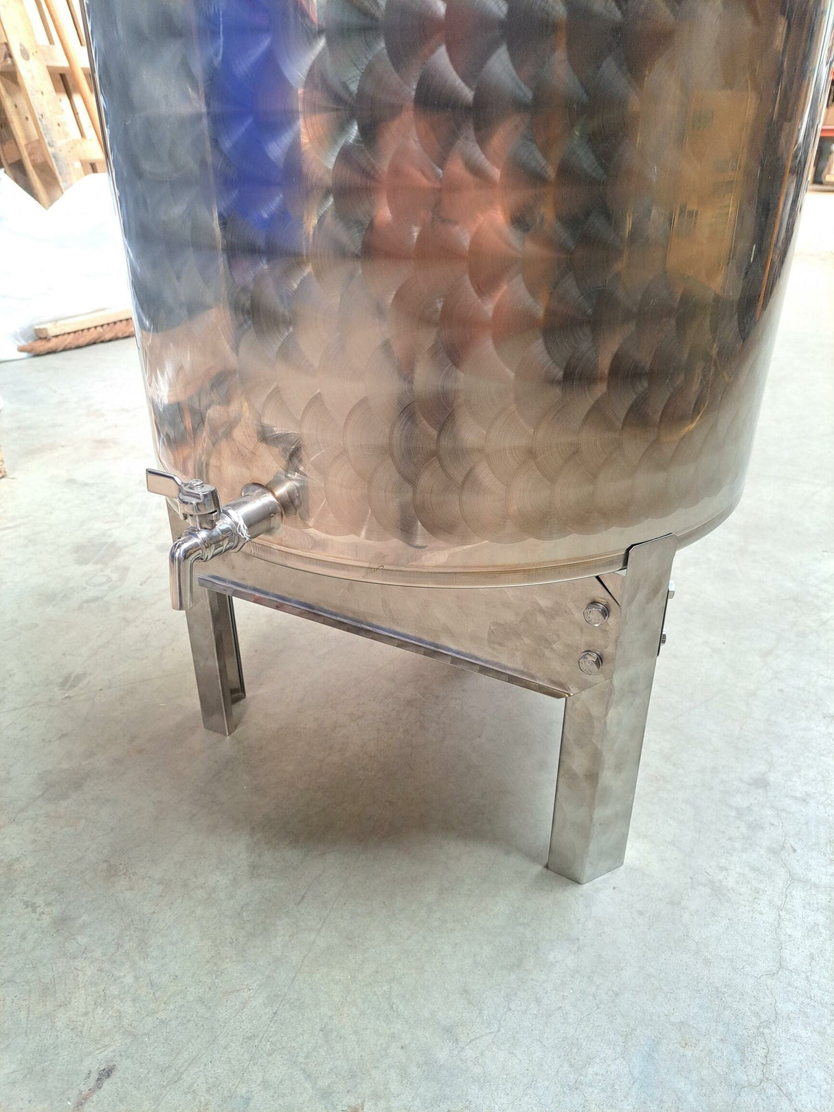 Base with legs Zottel in stainless steel for wine tanks 50-100 liters without legs