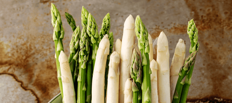 Groene en witte asperges