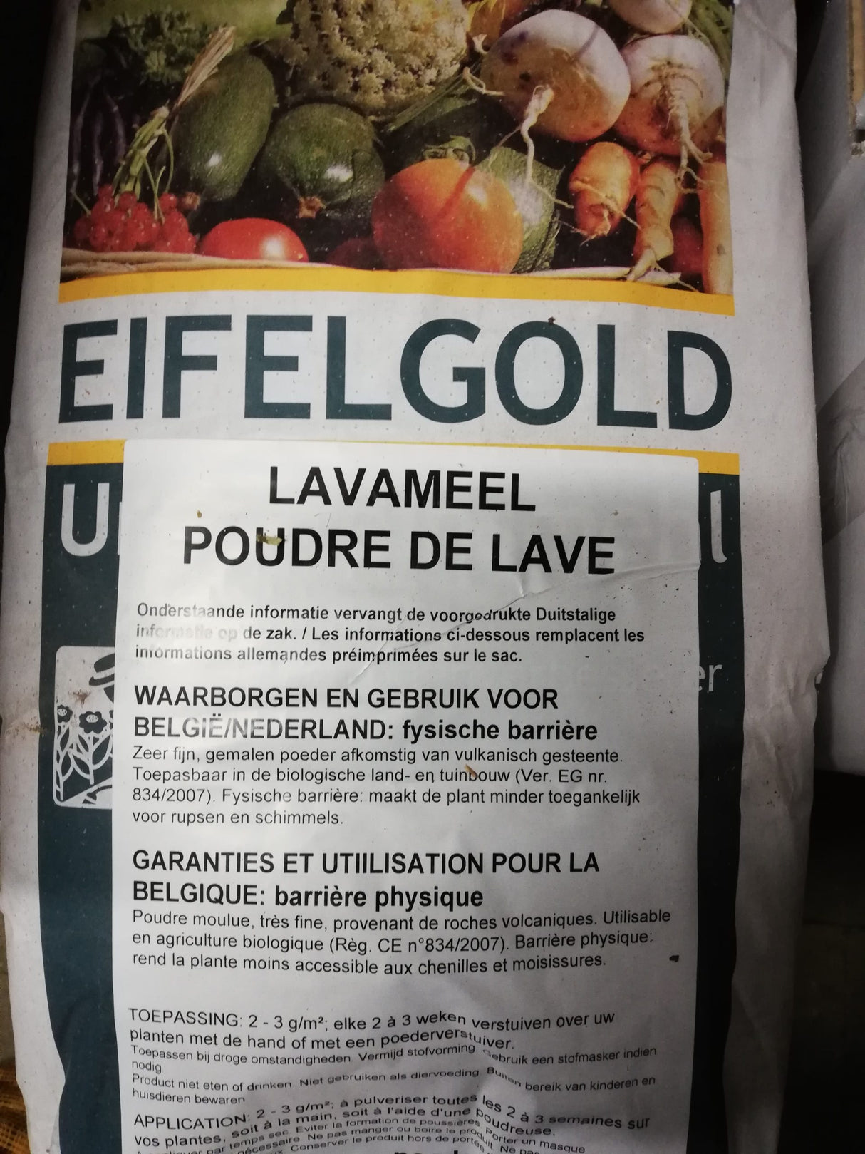 Lavamehl Eifelgold 20 Kilo – Bestäubungspulver und Boden- und Blumenerdenverbesserer